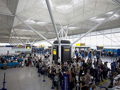 Μ. Βρετανία: Σύλληψη υπόπτου για υποκίνηση και διάπραξη ένοπλης βίας